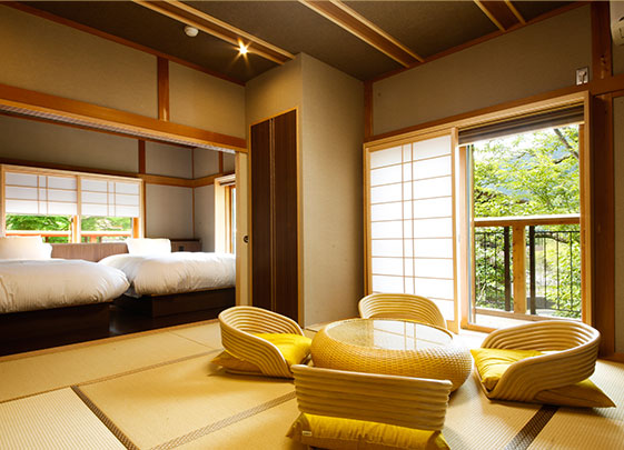 Guest Rooms Overlooking a Tapestry of Seasonal Beauty